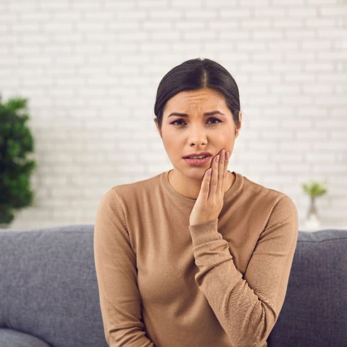 Woman with tooth pain in Jersey City